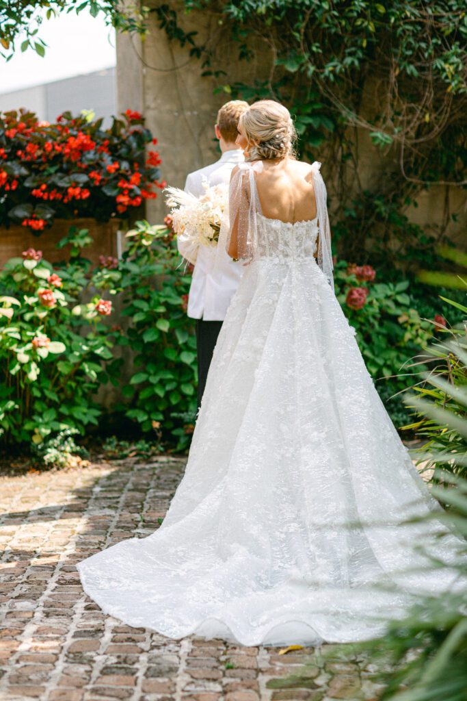 First look versus Aisle reveal