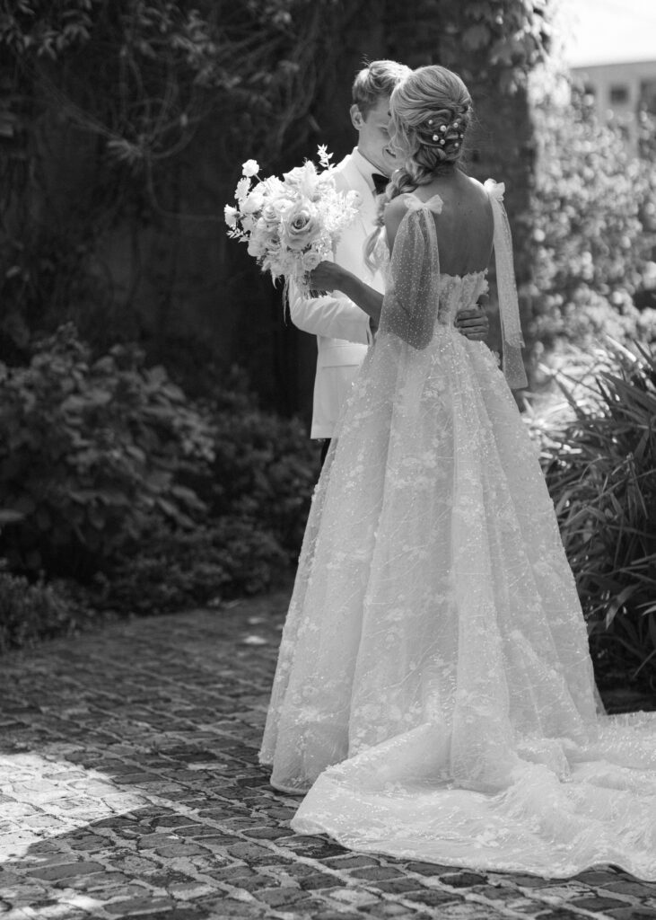 First look versus Aisle reveal