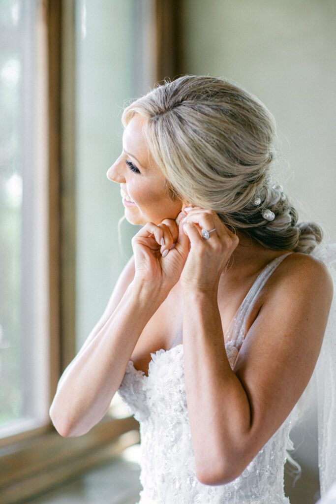 First look versus Aisle reveal