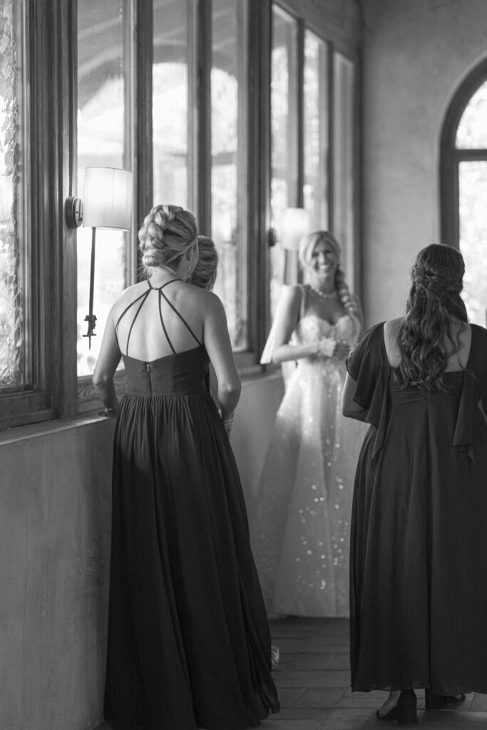 First look versus Aisle reveal